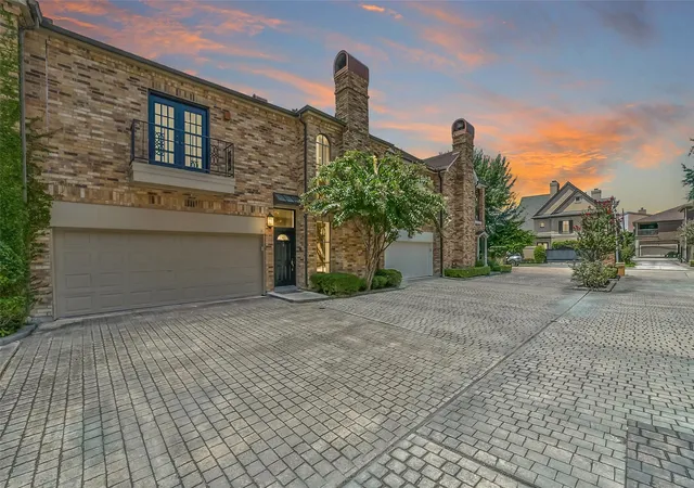 2nd image of 1605 Nantucket Dr #B, Houston, TX 77057 | MLS# 78331281