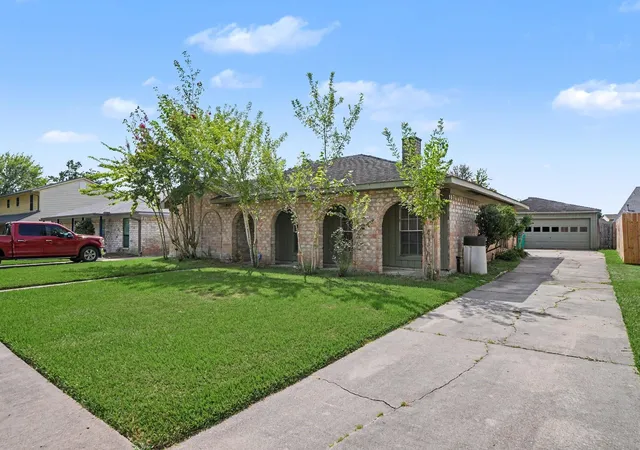 Photo 2 of Single family home for sale at 10210 Sagerock Dr, Houston, TX 77089 | MLS# 46338537 | Listing updated on 2026-08-13