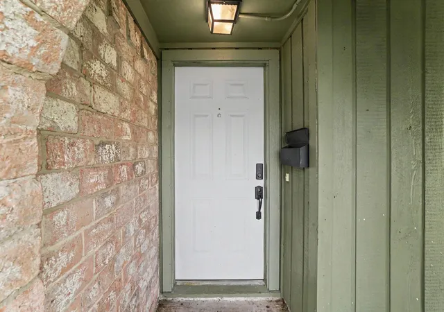 Photo 3 of Single family home for sale at 10210 Sagerock Dr, Houston, TX 77089 | MLS# 46338537 | Listing updated on 2026-08-13