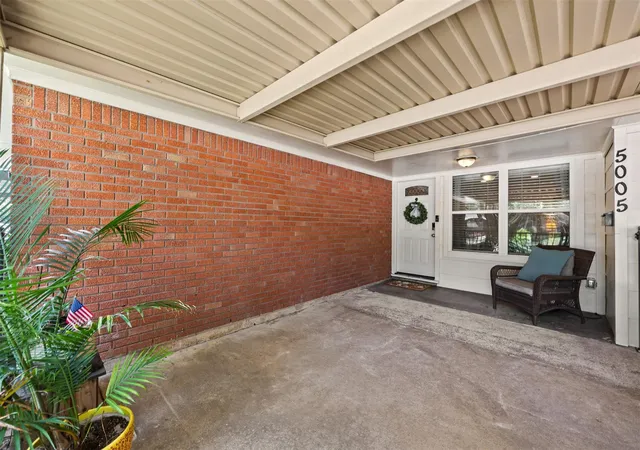 Photo 3 of Single family home for sale at 5005 W 43rd Street, Houston, TX 77092 | MLS# 45719729 | Listing updated on 2026-09-19