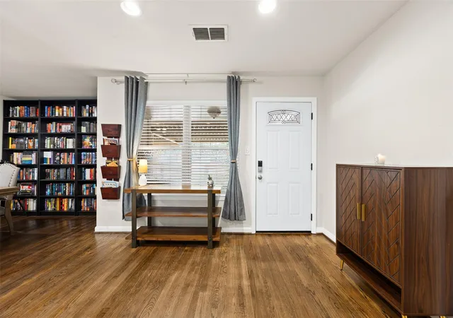 Photo 3 of Single family home for sale at 5005 W 43rd Street, Houston, TX 77092 | MLS# 45719729 | Listing updated on 2026-09-19