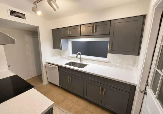 2nd image of 5218 Milwee St #6, Houston, TX 77092 | MLS# 42146341
