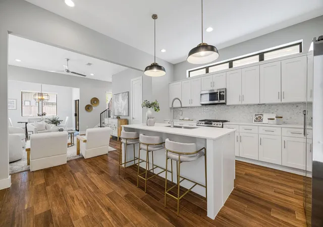 2nd image of 114 E 33rd St #B, Houston, TX 77018 | MLS# 9327652