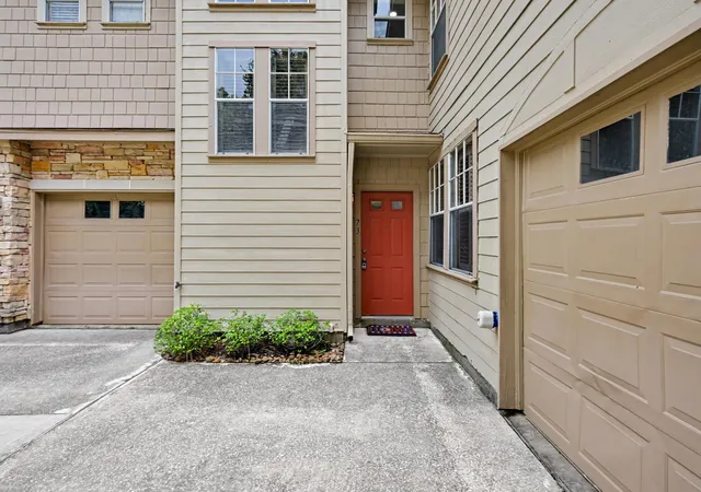 Listing Photo 3 - Condo for sale in building located at 73 Scarlet Woods Ct, Spring, TX 77380