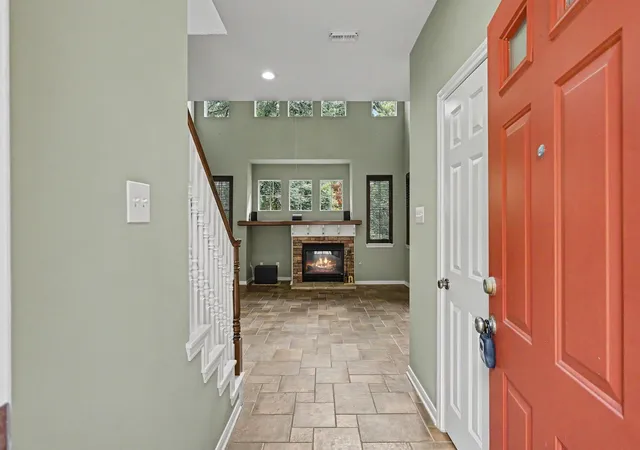 Listing Photo 4 - Condo for sale in building located at 73 Scarlet Woods Ct, Spring, TX 77380