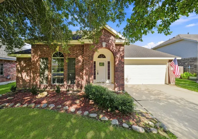 1st image of 318 Magnolia Estates Dr, League City, TX 77573 | MLS# 57752195
