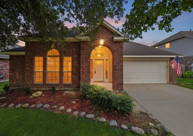 2nd image of 318 Magnolia Estates Dr, League City, TX 77573 | MLS# 57752195
