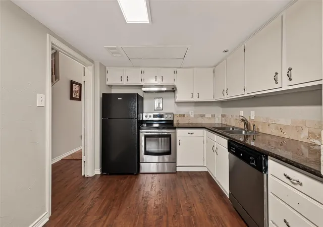 3rd image of 14715 Barryknoll Ln #121, Houston, TX 77079 | MLS# 75294986
