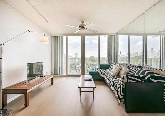 4th image of 3614 Montrose Blvd #505, Houston, TX 77006 | MLS# 87587979