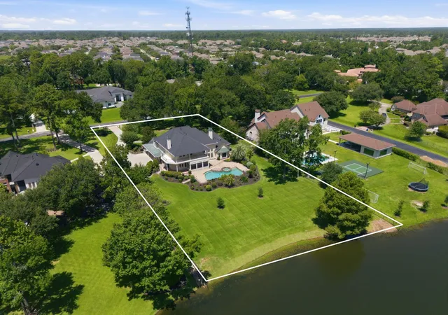 3rd image of 25722 Haven Lake Dr, Tomball, TX 77375 | MLS# 85004074