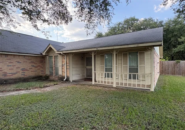Photo 3 of Single family home for sale at 8202 Winding Meadow Ct, Houston, TX 77040 | MLS# 2935947 | Listing updated on 2026-09-18