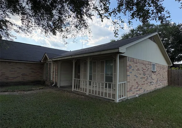 Photo 3 of Single family home for sale at 8202 Winding Meadow Ct, Houston, TX 77040 | MLS# 2935947 | Listing updated on 2026-09-18
