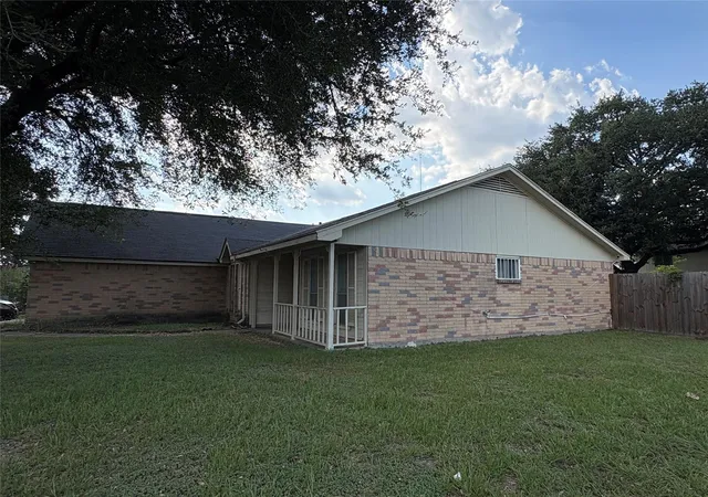 Photo 4 of Single family home for sale at 8202 Winding Meadow Ct, Houston, TX 77040 | MLS# 2935947 | Listing updated on 2026-09-18