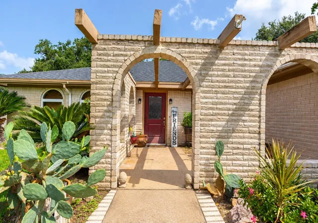 Photo 2 of Single family home for sale at 116 Briarwood Ln, Bellville, TX 77418 | MLS# 52595607 | Listing updated on 2026-08-17