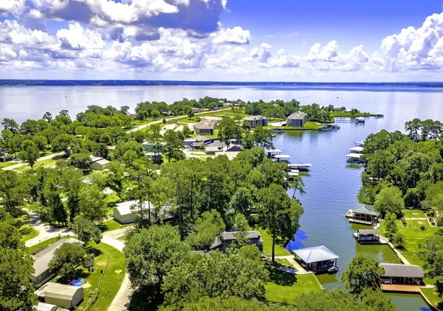 1st image of 305 Lakeshore Dr, Onalaska, TX 77360 | MLS# 67824718