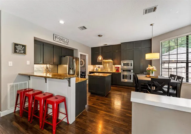 5th image of 154 S Cochrans Green Cir, Spring, TX 77381 | MLS# 80558641