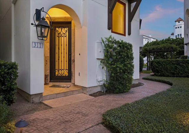 3rd image of 311 Calle Sevilla Pl, Houston, TX 77007 | MLS# 97929768