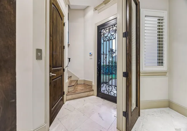 5th image of 311 Calle Sevilla Pl, Houston, TX 77007 | MLS# 97929768