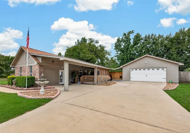 2nd image of 111 Texarkana Dr, Magnolia, TX 77354 | MLS# 65500346