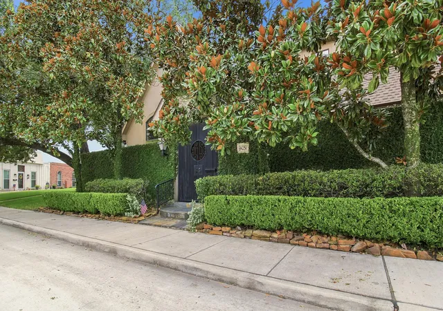 Photo 2 of Single family home for sale at 4057 Breakwood Dr, Houston, TX 77025 | MLS# 11386882 | Listing updated on 2026-09-20