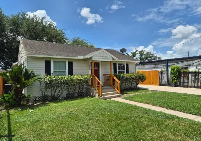 Photo 1 of Single family home for sale at 806 Gale St, Houston, TX 77009 | MLS# 29048634 | Listing updated on 2026-09-06