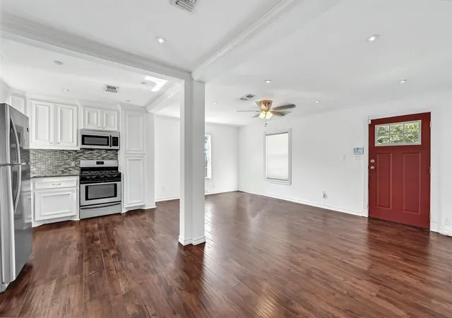 Photo 4 of Single family home for sale at 806 Gale St, Houston, TX 77009 | MLS# 29048634 | Listing updated on 2026-09-06