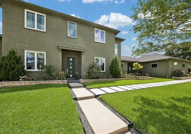 Photo 2 of Sale Pending at 12313 White Oak Pointe, Conroe, TX 77304 | MLS# 34377315 | Listing updated on 2026-08-24