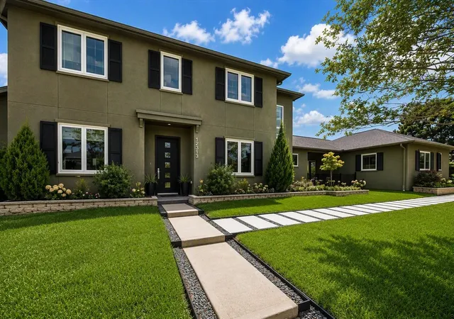 Photo 3 of Sale Pending at 12313 White Oak Pointe, Conroe, TX 77304 | MLS# 34377315 | Listing updated on 2026-08-24