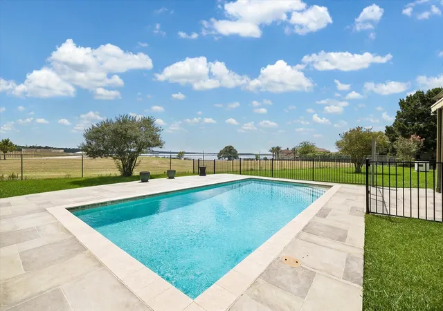 Photo 4 of Sale Pending at 12313 White Oak Pointe, Conroe, TX 77304 | MLS# 34377315 | Listing updated on 2026-08-24