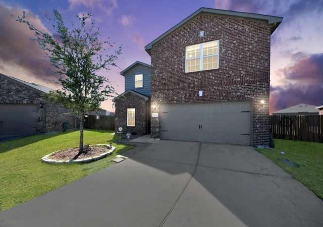 Photo 2 of Single family home for sale at 15203 Albert Oak Dr, Humble, TX 77396 | MLS# 12403631 | Listing updated on 2026-08-17