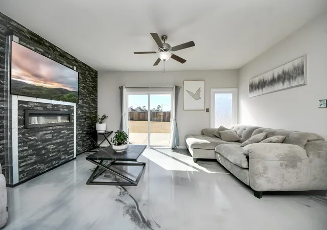 Photo 3 of Single family home for sale at 15203 Albert Oak Dr, Humble, TX 77396 | MLS# 12403631 | Listing updated on 2026-08-17