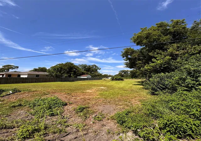 3rd image of 4713 Russell St, Houston, TX 77026 | MLS# 58380594