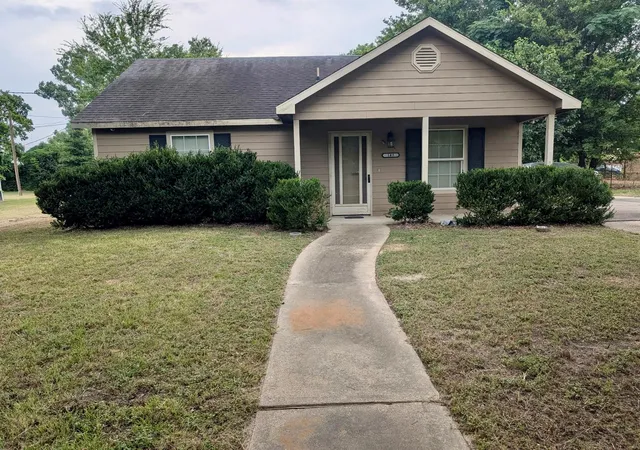 Photo 1 of Single family home for sale at 145 Morrow St, Trinity, TX 75862 | MLS# 76879909 | Listing updated on 2026-08-24