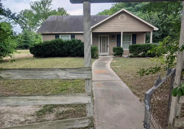 Photo 2 of Single family home for sale at 145 Morrow St, Trinity, TX 75862 | MLS# 76879909 | Listing updated on 2026-08-24