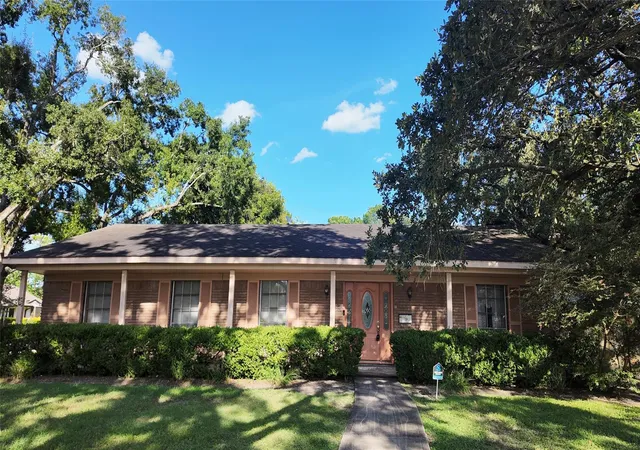 Photo 2 of Sale Pending at 11003 Renwick Dr, Houston, TX 77096 | MLS# 57397245 | Listing updated on 2026-09-16