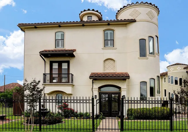 2nd image of 5526 Mcculloch Cir, Houston, TX 77056 | MLS# 70297722