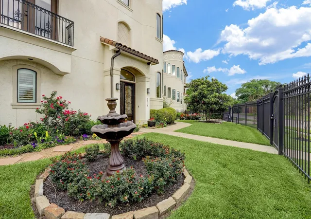 3rd image of 5526 Mcculloch Cir, Houston, TX 77056 | MLS# 70297722