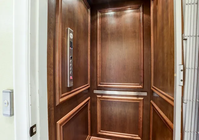 5th image of 5526 Mcculloch Cir, Houston, TX 77056 | MLS# 70297722