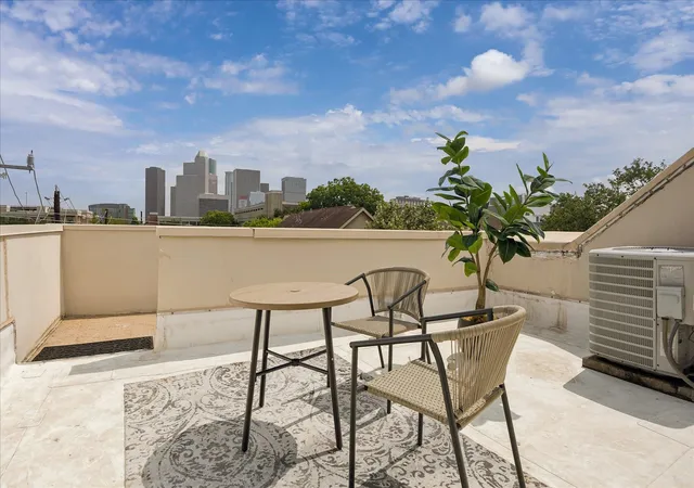 4th image of 402 Tuam St #3, Houston, TX 77006 | MLS# 97628019