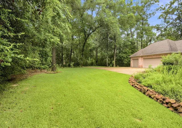 Photo 3 of Single family home for sale at 10307 Autumn Run Ln, Conroe, TX 77304 | MLS# 4942713 | Listing updated on 2026-08-30