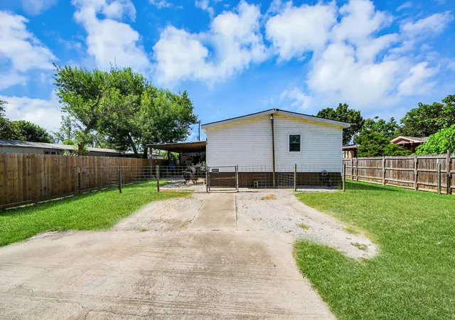 2nd image of 131 Kiowa Ct, Rosharon, TX 77583 | MLS# 32841059