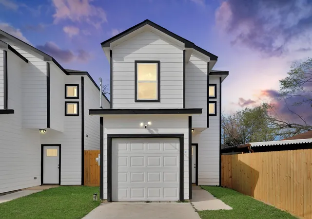3rd image of 4013 Elmwood St, Houston, TX 77051 | MLS# 18567511