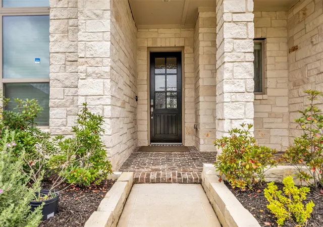 Photo 3 of Single family home for sale at 32117 Magnolia River Trl, Conroe, TX 77385 | MLS# 40153178 | Listing updated on 2026-09-06