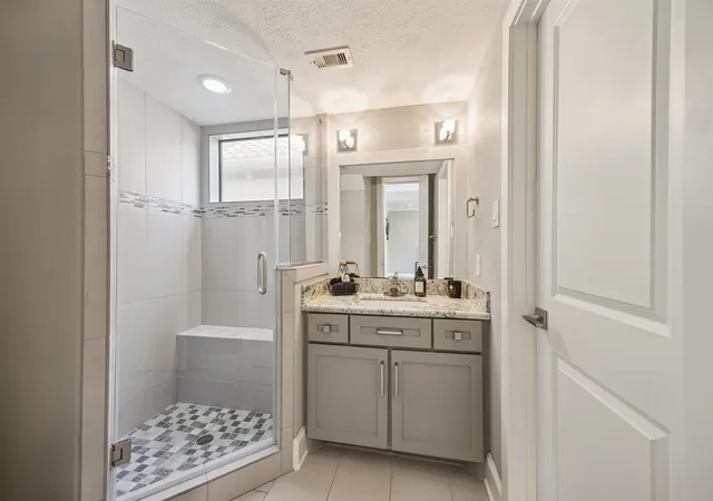 Photo 4 of Sale Pending at 4618 Oakdale St, Bellaire, TX 77401 | MLS# 46205441 | Listing updated on 2026-08-27