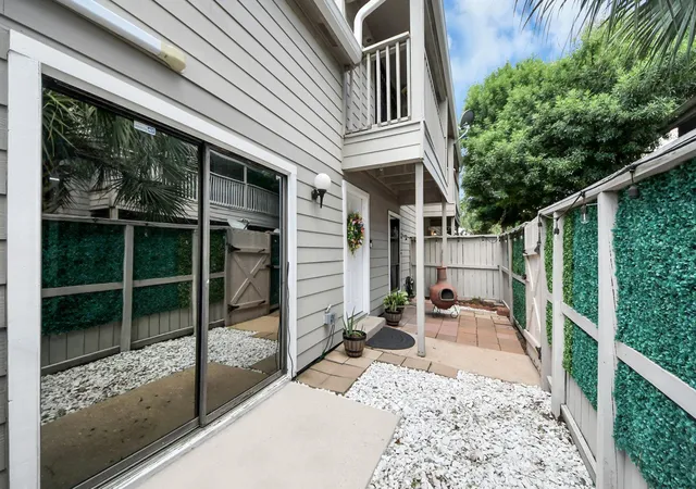 3rd image of 9512 Windswept Ln, Houston, TX 77063