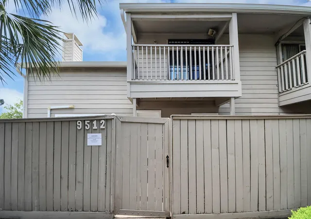 4th image of 9512 Windswept Ln, Houston, TX 77063