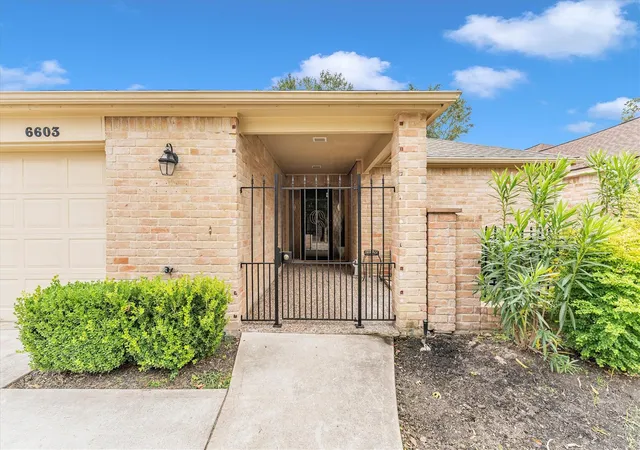 Photo 3 of Single family home for sale at 6603 Pauma Dr, Houston, TX 77069 | MLS# 53460123 | Listing updated on 2026-08-22