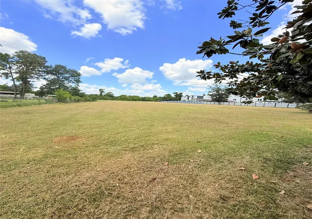 2nd image of 1626 De Soto St, Houston, TX 77091 | MLS# 67596455
