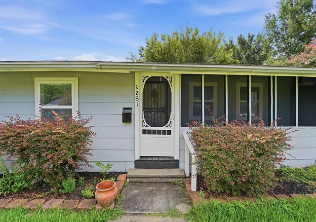 3rd image of 2281 Des Jardines St, Houston, TX 77023 | MLS# 59144282