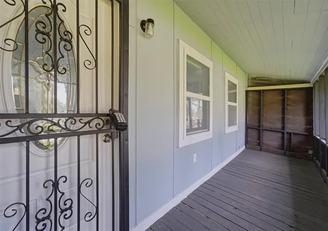 4th image of 2281 Des Jardines St, Houston, TX 77023 | MLS# 59144282